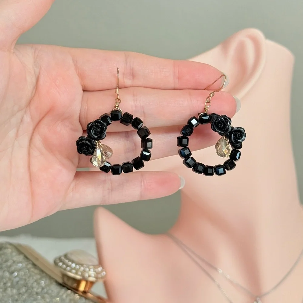 ⚜️ Elegant Black Beaded Earrings - Picture 9 of 10